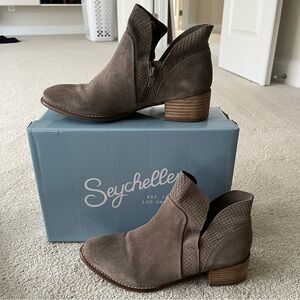 Seychelles Women’s Score Gray Suede Ankle Bootie EUC